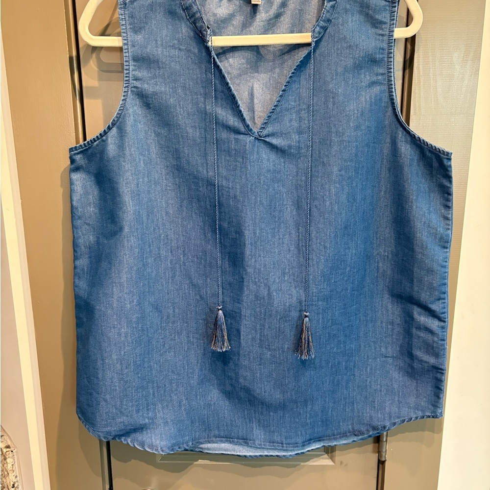 💙NWOT Stylish Blue Denim Tank Top with Tassels